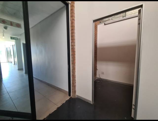 5,515M² WAREHOUSE TO LET IN SAMRAND BUSINESS PARK